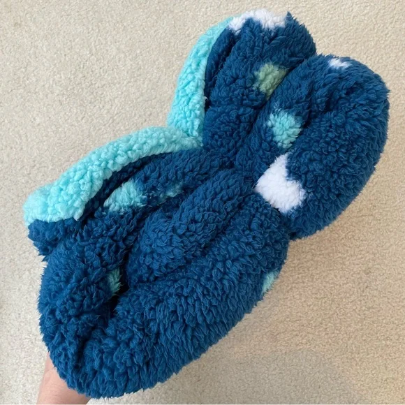 Life Comfort Blue Polka Dotted Sherpa Fleece Throw - Picture 8 of 11